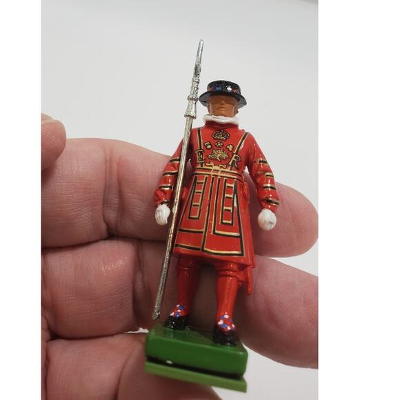 Vintage England Britians 1986 (Metal) Figurine -  RARE, PRE-OWNED - Picture 5 of 5